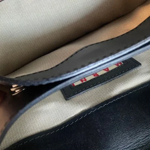 *NEW WITH TAGS* Beautiful Marni Clutch - Picture 3 of 5